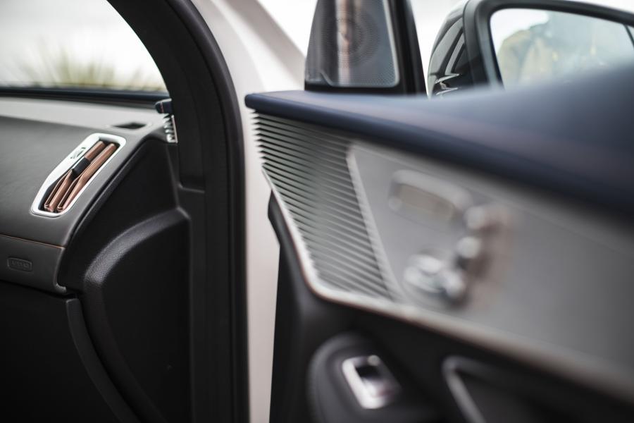 Детали интерьера Mercedes-Benz EQC400 4Matic (N293) 2019 года  (WW) (фото 180 из 202)